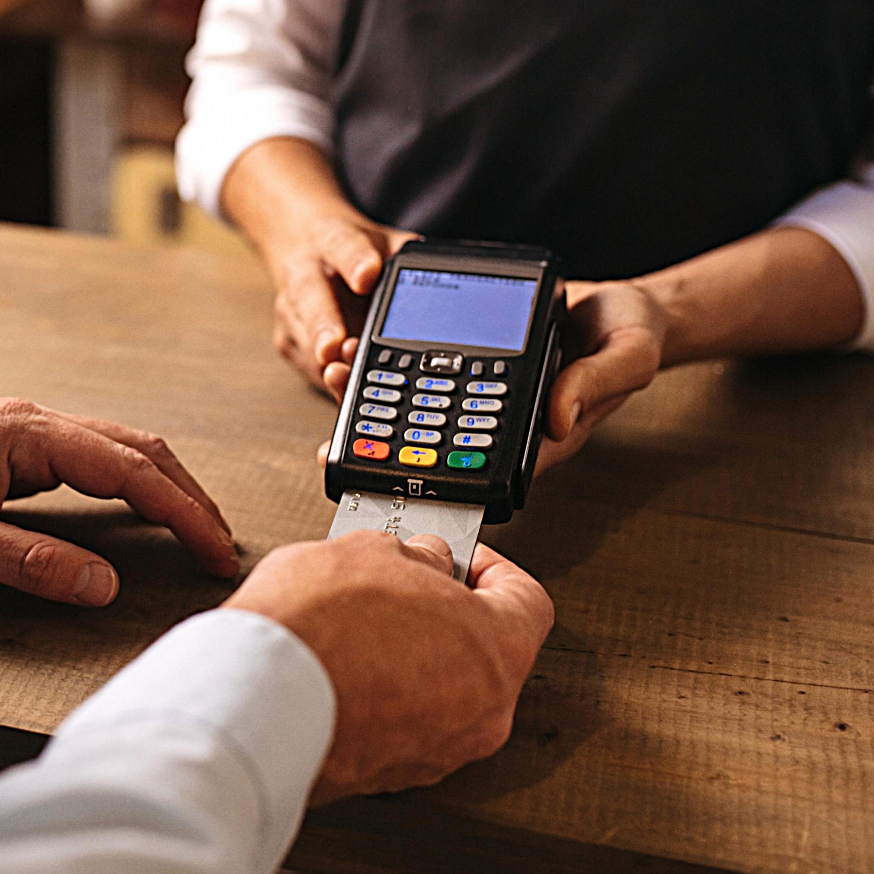 a customer inserting his card into a FTx POS machine with integrated credit card processing